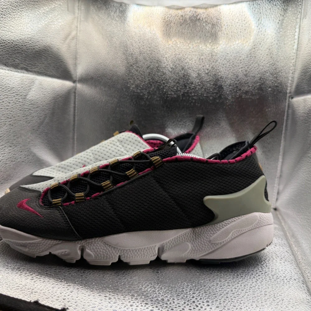 Size 10.5 Nike Air Footscape Desert Chukka Mens Black Excellent 599470-002